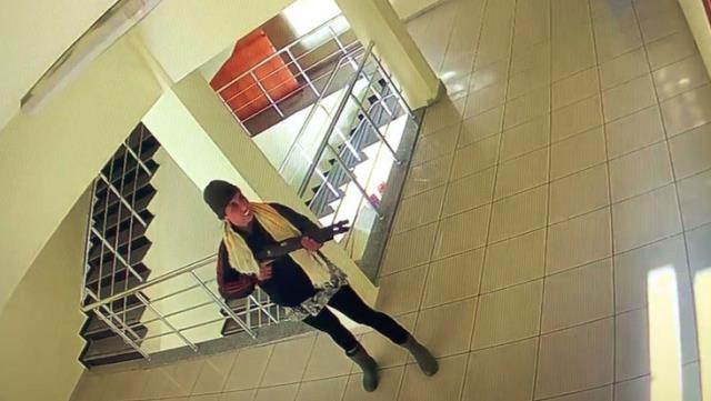 Barakası yıkılan kadın dehşet saçtı!