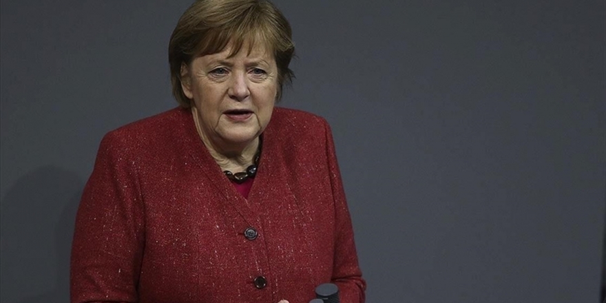 Almanya Başbakanı Merkel: Irkçılık Ve Nefret Zehirdir