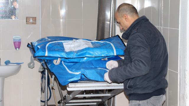 Kendisine ''Sen benim erkeğim değilsin'' diyen eşini çekiçle öldürüp, testereyle parçalara ayırdı