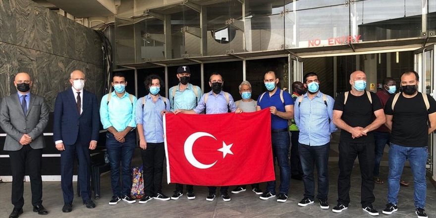 Nijerya'da Serbest Bırakılan Türk Gemicilerin Tamamı Türkiye'nin Abuja Büyükelçiliğine Ulaştı
