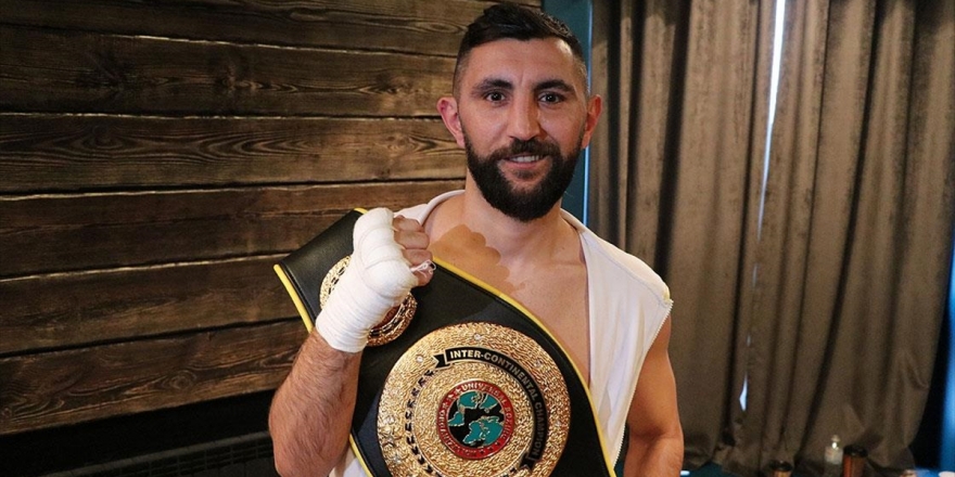 Ukrayna'da Türk Boksör Arda Tamer Avcı, Ubo Kıtalararası Şampiyonu Oldu