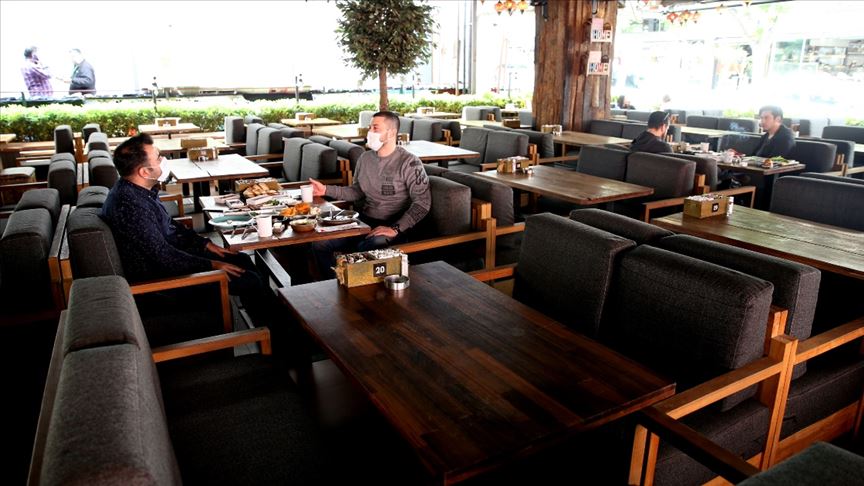 Restoran ve kafeler için ‘ödül formülü’: Vakaların azaldığı yerlerde açılabilecek