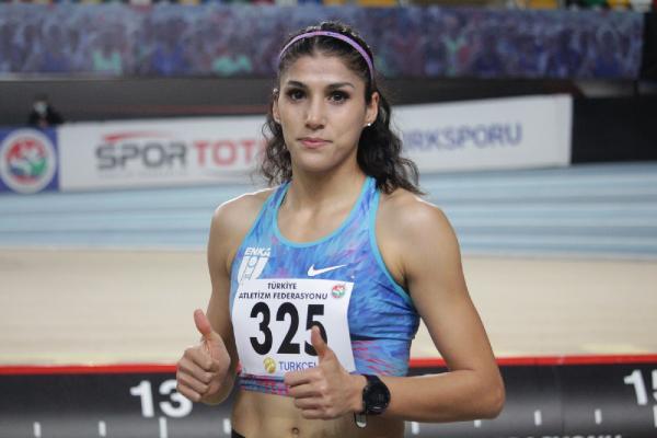 Milli atlet Elif Polat'tan 300 metre salon rekoru