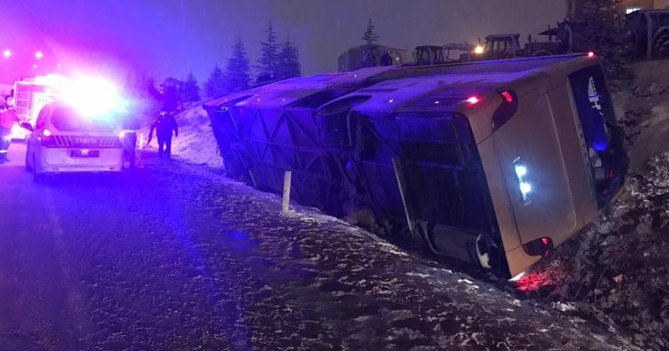 Kırıkkale'de taksiyle çarpışan yolcu otobüsü devrildi! Çok sayıda yaralı var