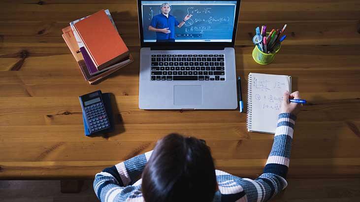 Üniversiteler baharda hibrit eğitime geçiyor