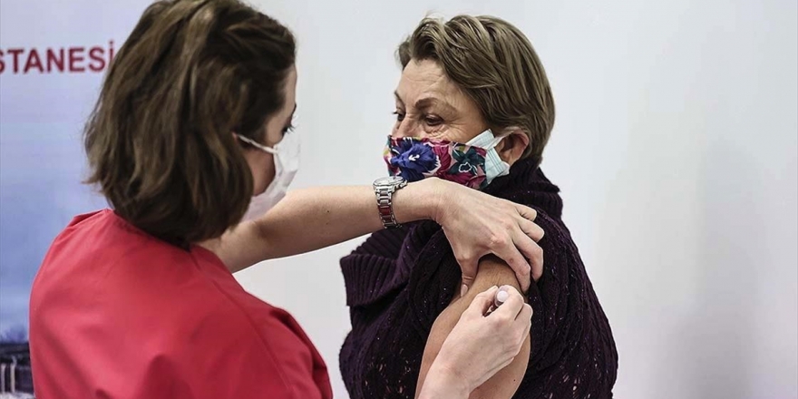 Hafta Sonları Ve Mesai Saatleri Dışında Da Kovid-19 Aşısı Yaptırılabiliyor