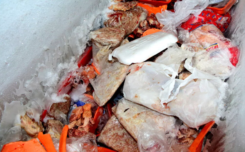 Markette yapılan kontrolde 250 kilo bozulmuş et ele geçirildi