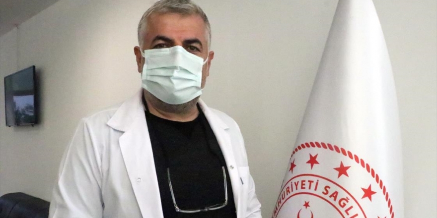 Anne Ve Babasını Görev Yaptığı Hastanede Kovid-19'dan Kaybeden Doktordan 'Tedbirlere Uyun' Çağrısı