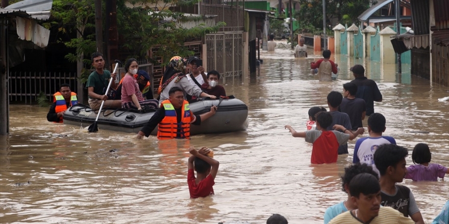 Endonezya’da 1380 Kişi Selden Etkilendi