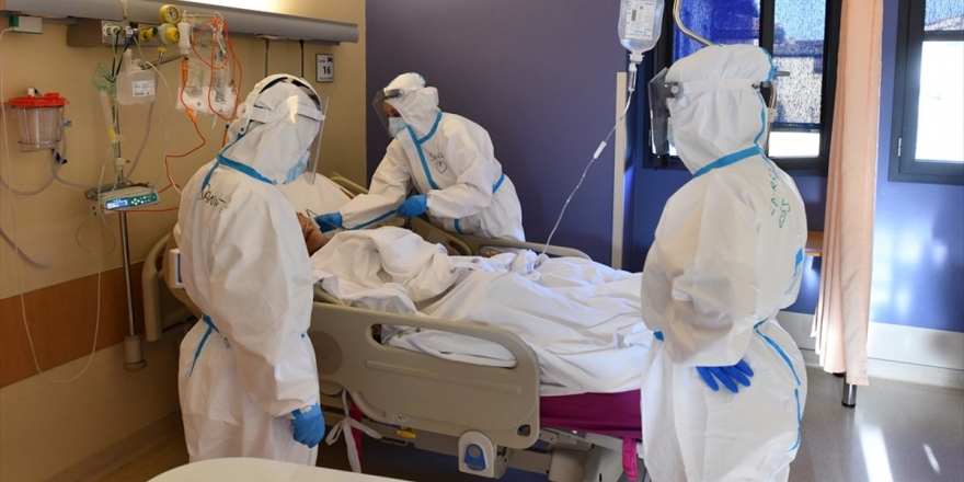 İtalya'da Kovid-19 Salgını Bir Yılını Tamamladı