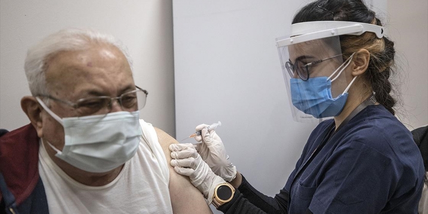 Kovid-19'a Karşı Aşılama Programına Hafta Sonu Da Devam Ediliyor