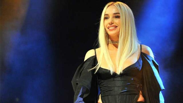 Gülşen'in birbirinden uyumsuz kombini şaşkın bakışların odağı oldu