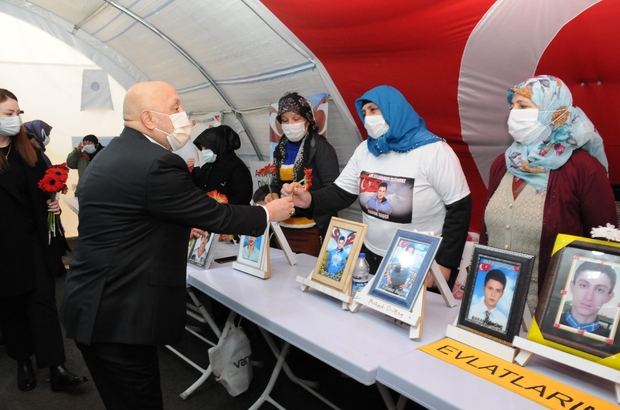 Hak-İş Genel Başkanı Arslan Diyarbakır annelerini ziyaret etti