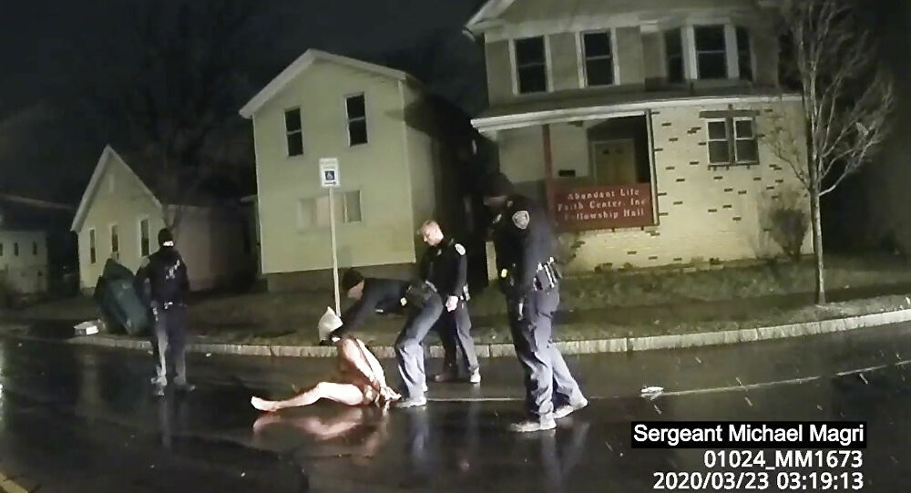 ABD'de kafasına poşet geçirdikleri zihinsel engelli siyahinin ölümüne sebep olan polisler ceza almadı