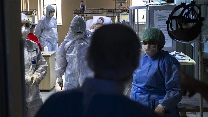 İngiltere'de son 24 saatte koronavirüsten 442 can kaybı