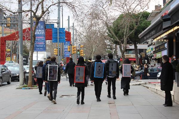 Gençler için yepyeni bir meslek doğdu: Günlük 5 saat yürüyerek 300 lira kazanıyorlar