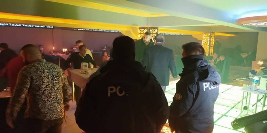 Kırmızı listedeki Konya’da, eğlence mekanına baskın: 60 kişiye toplam 243 bin lira para cezası