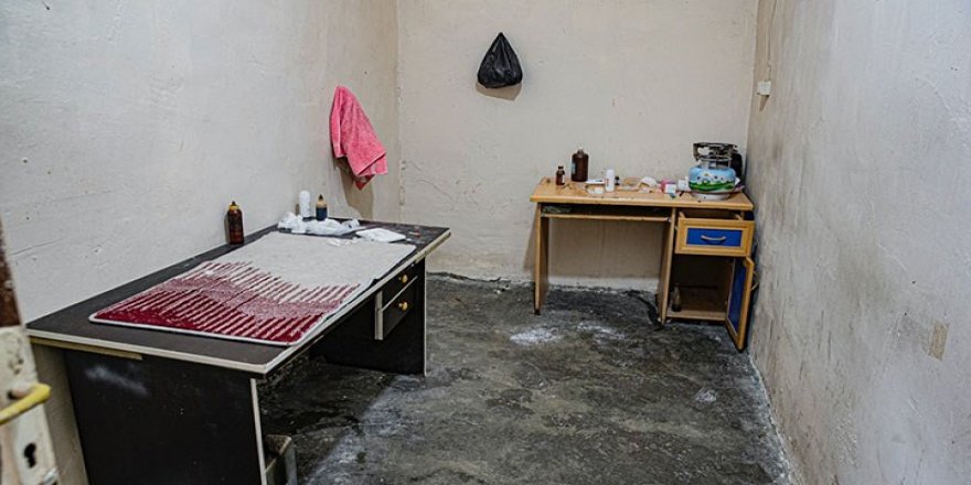 Adana'da kaçak muayenehane baskını: Görme güçlüğü çeken kişi, sünnet yaparken yakalandı