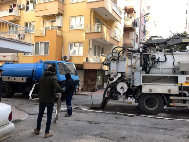 Kanalizasyon hattından çıkanlar, mahalle muhtarını isyan ettirdi