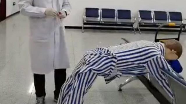 Çin, tepki çeken anal sürüntüyle korona testini zorunlu kıldı