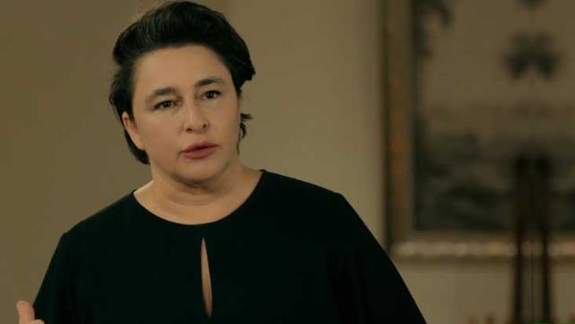 Esra Dermancıoğlu, kendisinden 15 yaş küçük oyuncu  ile aşk yaşıyor