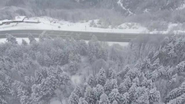 İstanbul'un yanı başında kar yağışı etkili oluyor!