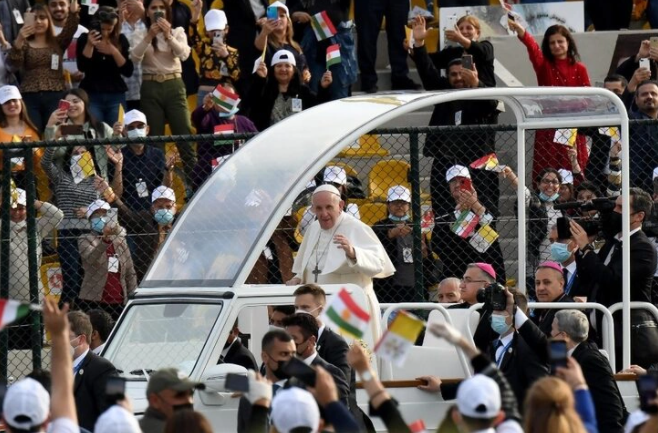 Papa, Erbil'deki Franso Hariri Stadyumu'nda ayine katıldı