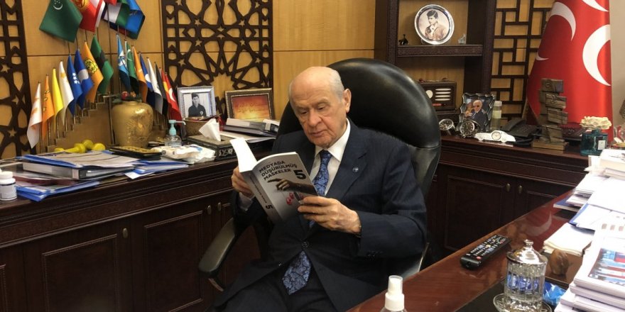 Devlet Bahçeli'nin çalışma odasında dikkat çeken ayrıntılar