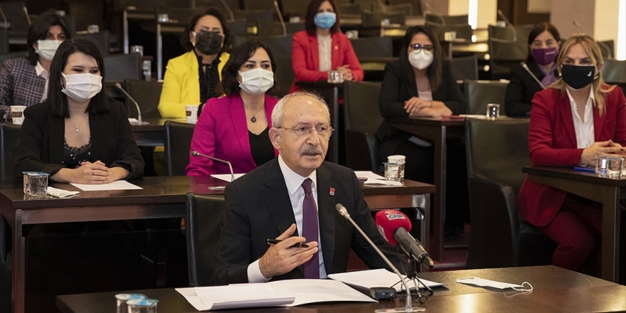 Kılıçdaroğlu 'Siyasette Eşit Temsil'e Dair Kanun Teklifini İmzaladı