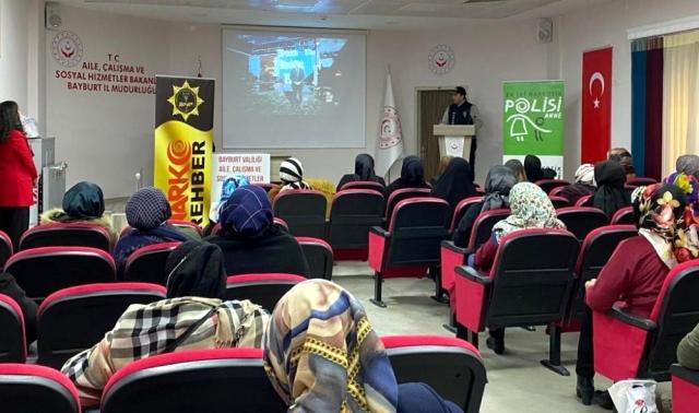 En İyi Narkotik Polisi; Anne