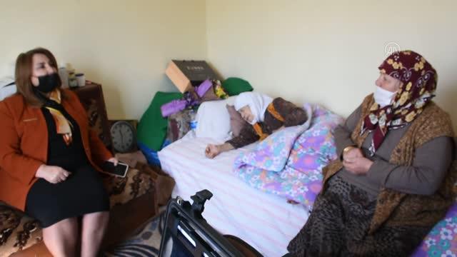 107 yaşındaki Nasibe Kemiksiz'e "Dünya Kadınlar Günü" ziyaretinde yeni kimliği verildi