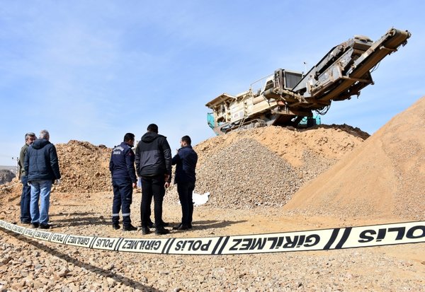 Kırıkkale'de facia: Taş kırma makinesine düştü feci şekilde can verdi