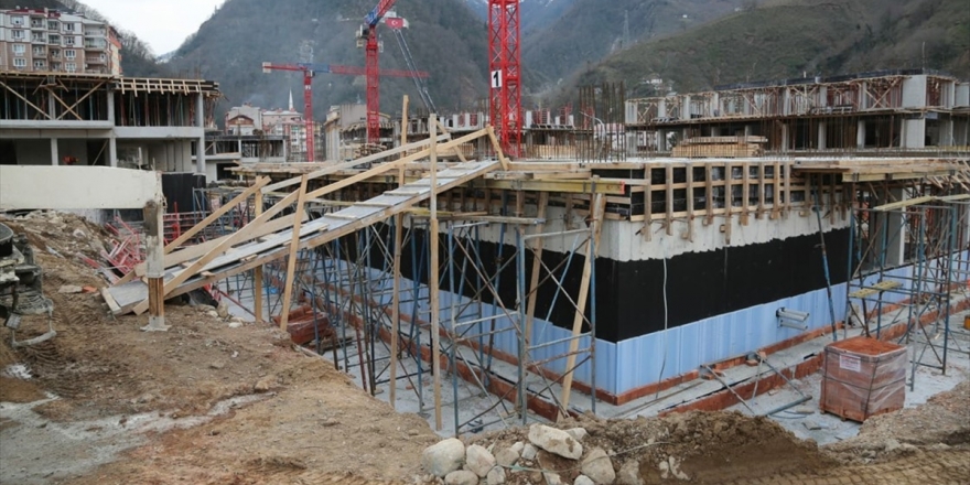 Selde Zarar Gören Doğankent'te Yeni Yapılar Yükseliyor