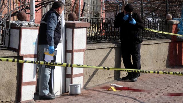 Öğretmen, tartıştığı komşusunu kafasından vurdu