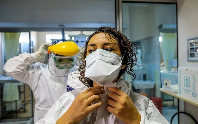 Sağlık Bakanı Fahrettin Koca: Koronavirüs 2021'de aynı şekilde devam etmeyecek