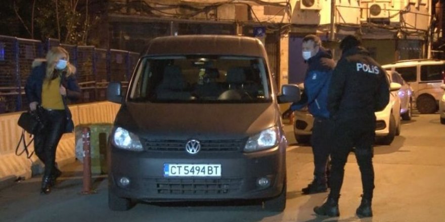 İstanbul'da kendilerini polis olarak tanıttılar, 4 bin 500 doları çaldılar