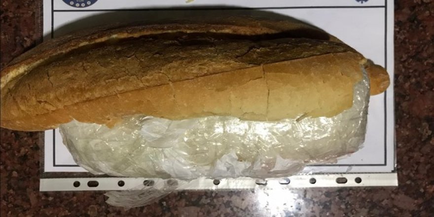 Ekmek arası uyuşturucu ile polise yakalandı!