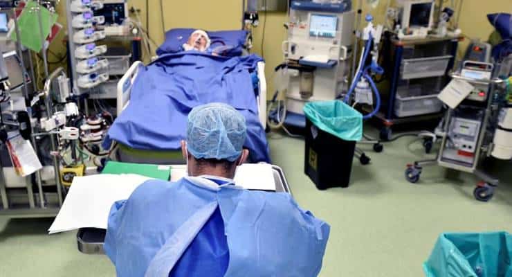 Profesör: İkinci dozu yaptıran 1.3 milyon kişiden 852’sine Covid-19 tanısı kondu