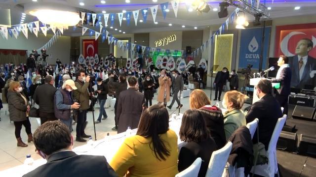 DEVA Partisi kongresinde parti görevlileri ve gazeteciler arasında gerginlik