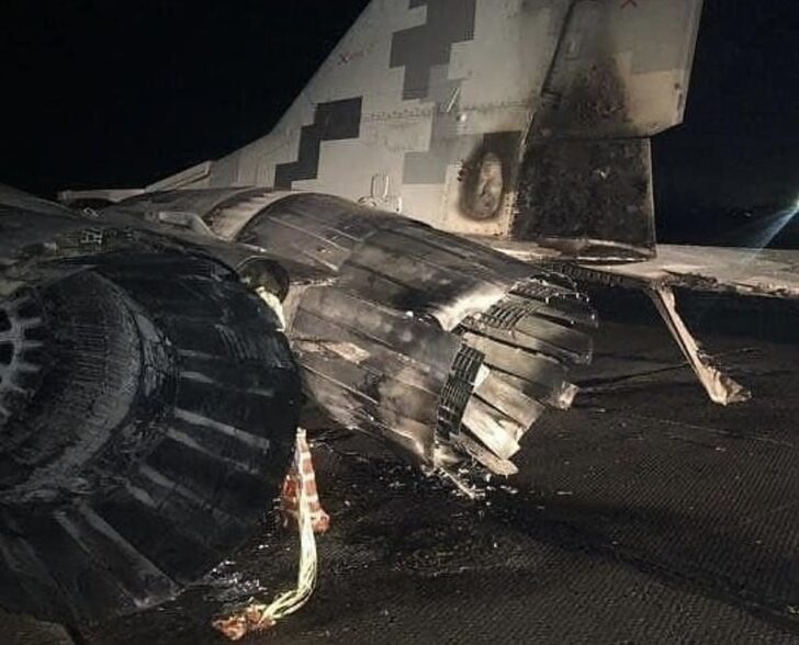 Ukrayna’da alkollü subay, aracıyla savaş uçağına çarptı