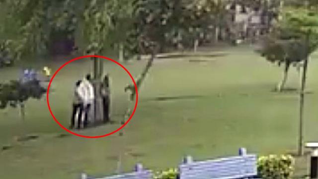 Ağacın altında bekleyen 4 kişinin üzerine yıldırım düştü!