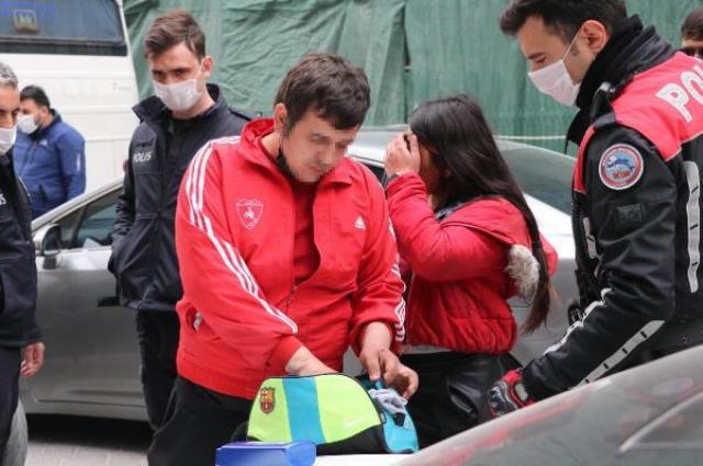 Sevgilisine yan baktığı gerekçesiyle Afgan genci sokak ortasında bıçakladı