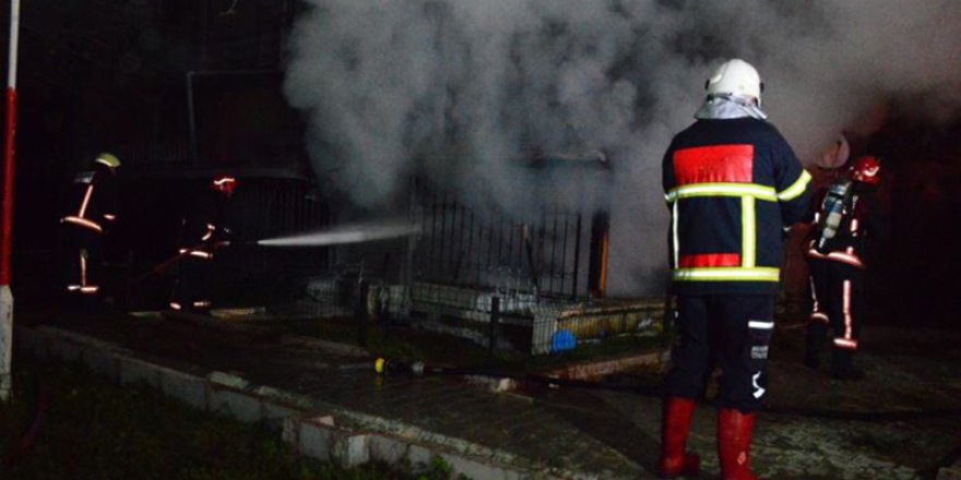 Eşiyle kavga etti, evi yaktı