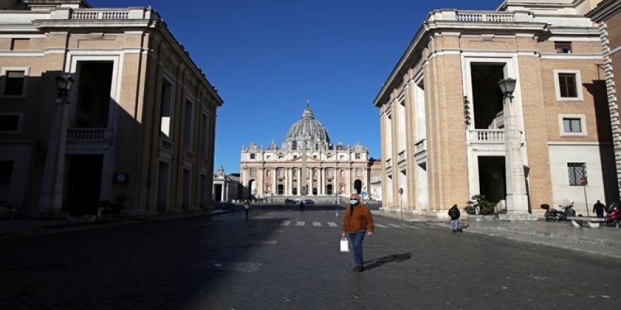 İtalya salgın yüzünden kapandı