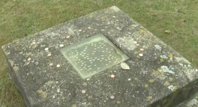 Pencereli mezarın ardındaki ürkütücü hikaye!