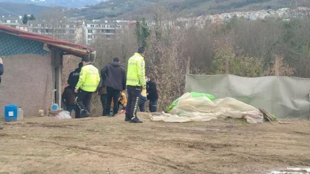 Yol kenarında boğazından vurulmuş halde erkek cansız bedeni bulundu