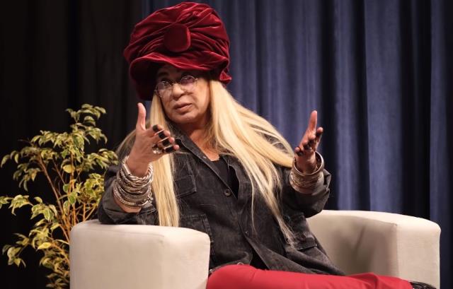 Zerrin Özer, "Abi gibi görüyordum" dediği tecavüzcüsünün kimliğinİ açıkladı.