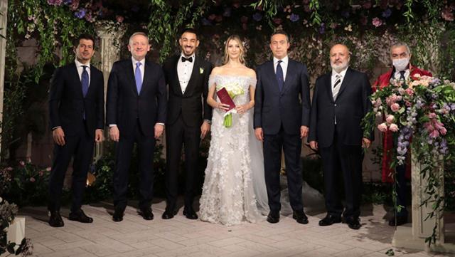 Geçtiğimiz yıl nişanlanan Ünlü futbolcu nikah masasına oturdu.