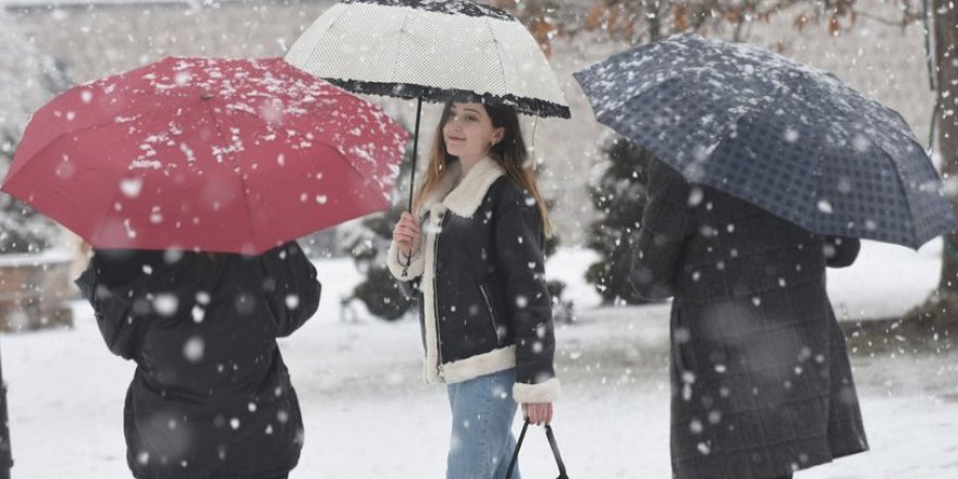 Meteoroloji'den uyarı! Türkiye yağışlara teslim! Sağanak ve kar var