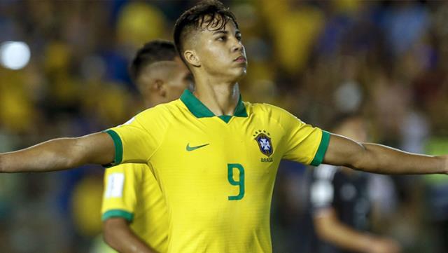 Süper Lig devi, transfer için kıyasıya bir yarışta!